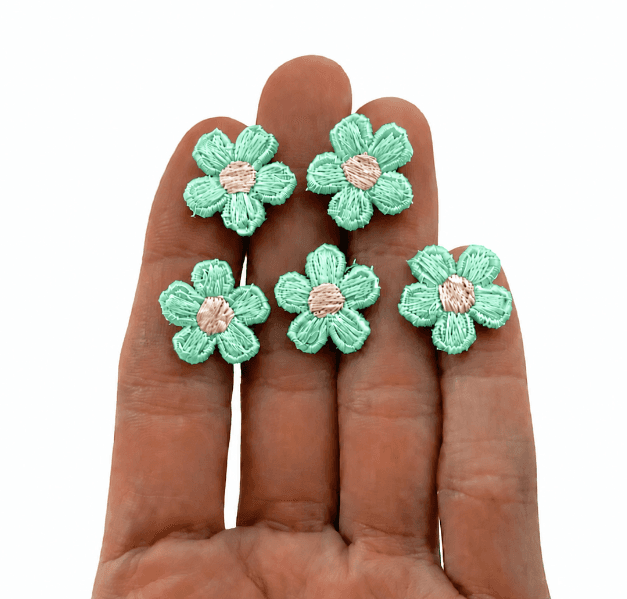 Aplique bordado mini flor