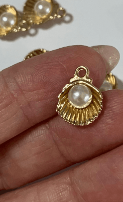 Pingente Concha de Metal com Pérola (unidade)
